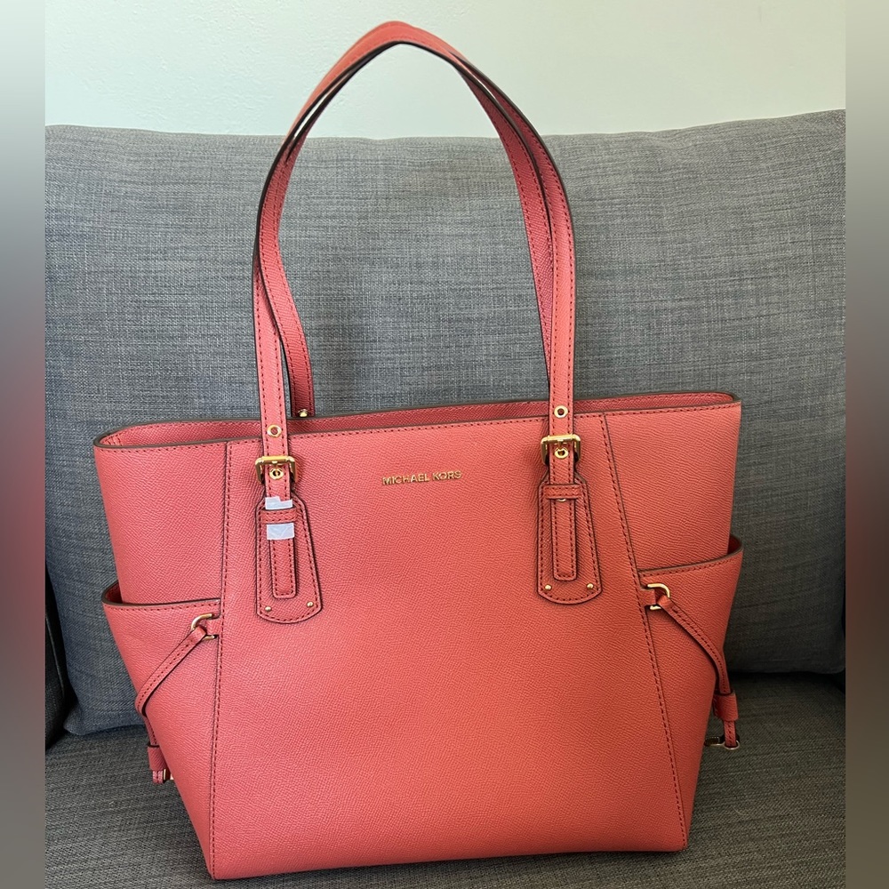 NWT MICHAEL KORS VOYAGER EW TOTE HANDBAG